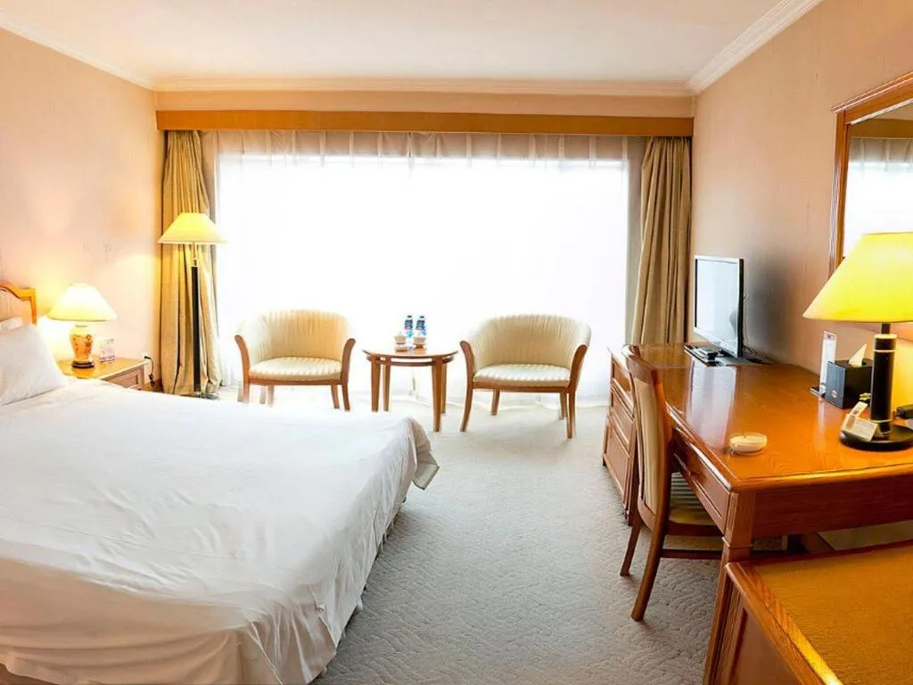 Bed in Dalian Zhongshan Hotel