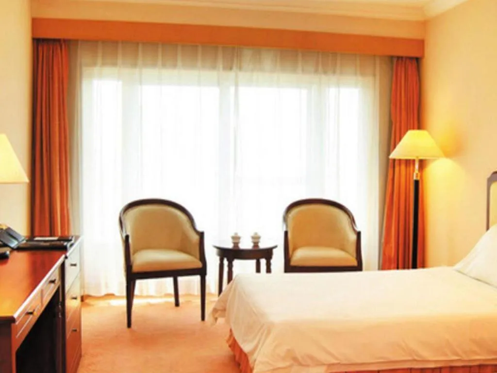 Bed in Dalian Zhongshan Hotel