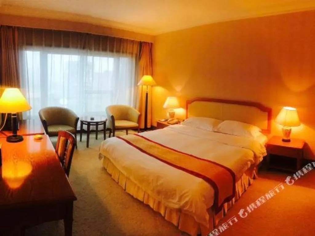 Bed in Dalian Zhongshan Hotel