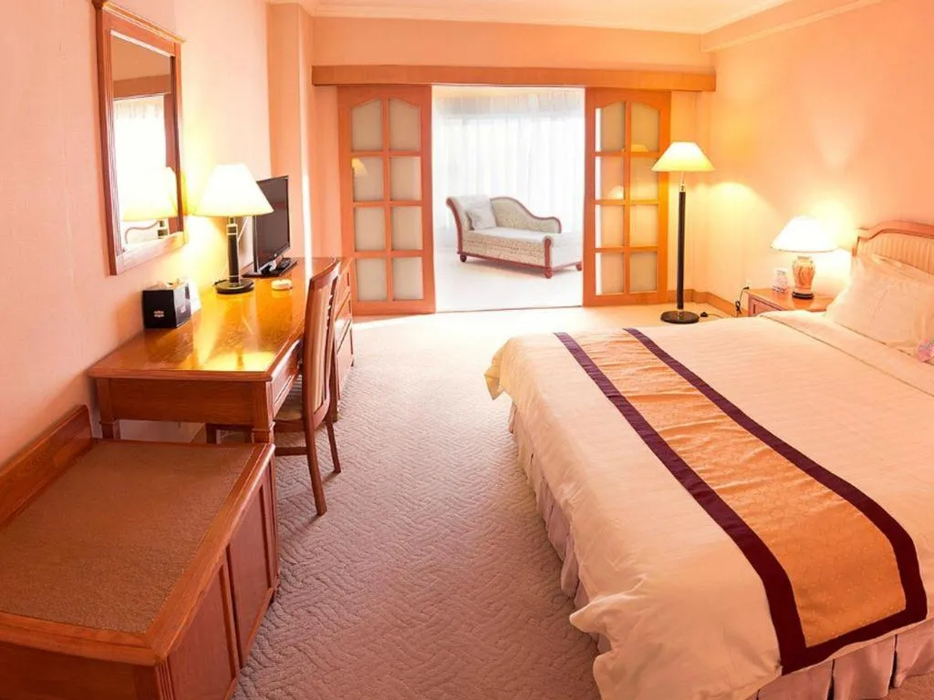 Bed in Dalian Zhongshan Hotel