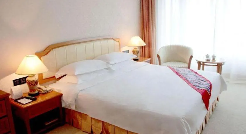 Bed in Dalian Zhongshan Hotel