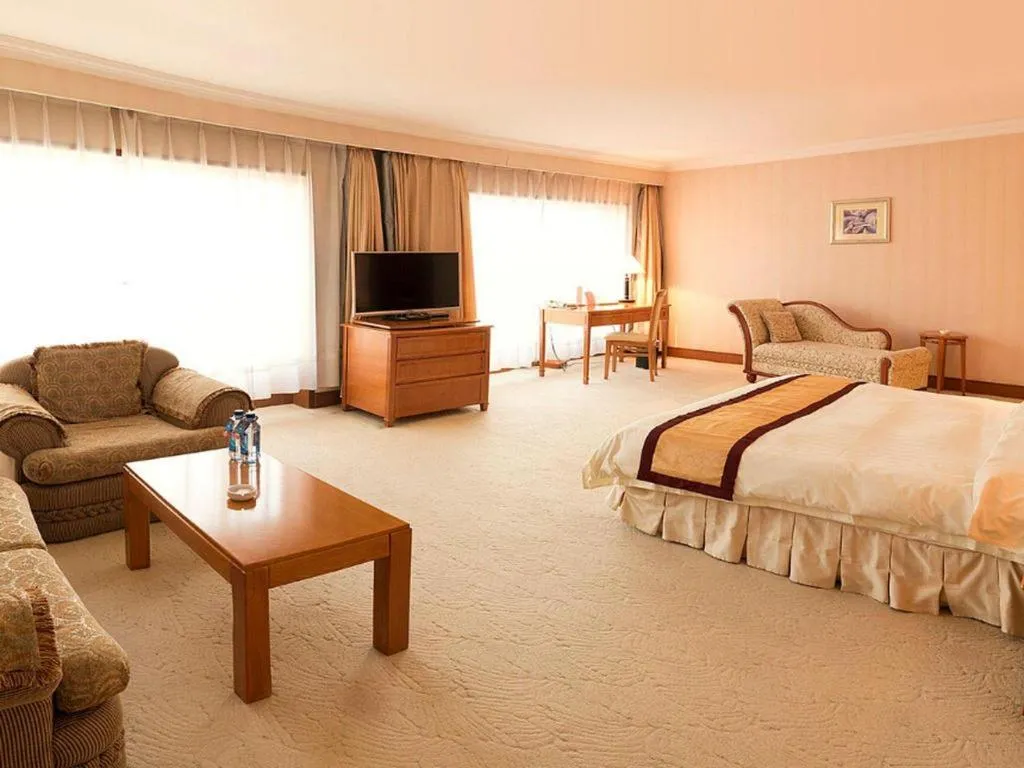 Bed in Dalian Zhongshan Hotel