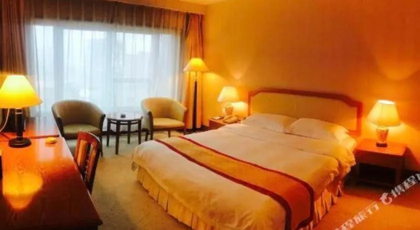 Bed in Dalian Zhongshan Hotel