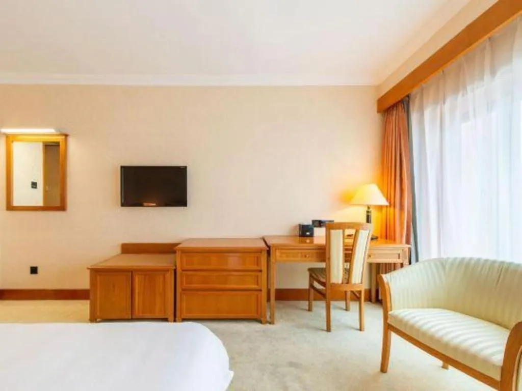 Bed in Dalian Zhongshan Hotel
