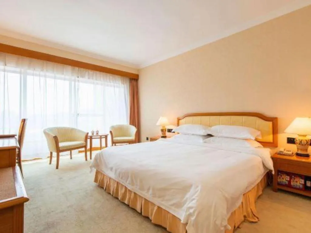 Bed in Dalian Zhongshan Hotel