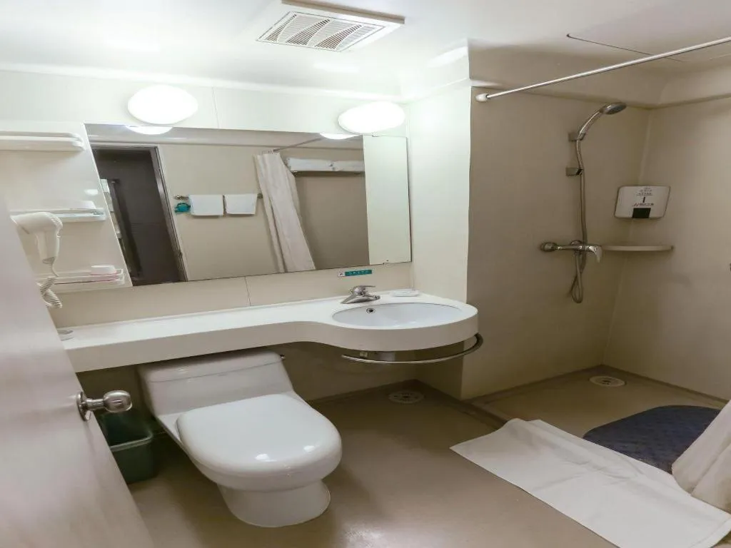 Jinjiang Inn Shanghai Minsheng Road Metro Station