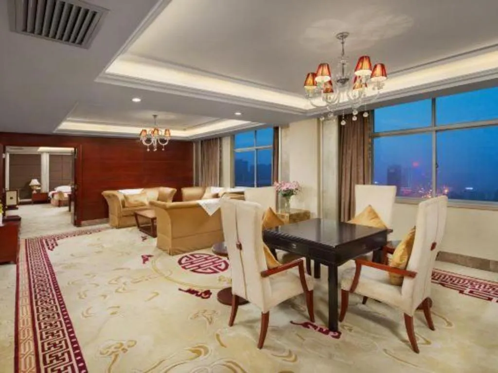 Yiyang Huatian Hotel