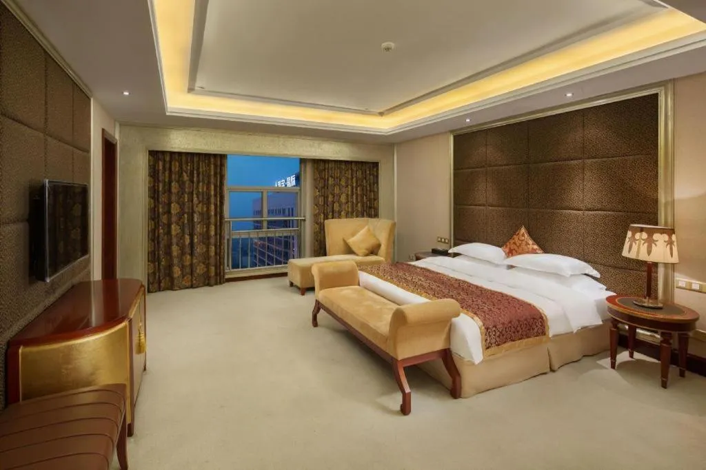 Bed in Yiyang Huatian Hotel