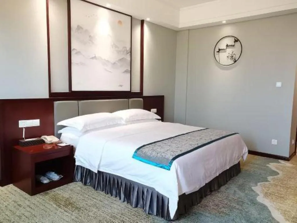 Bed in Yiyang Huatian Hotel