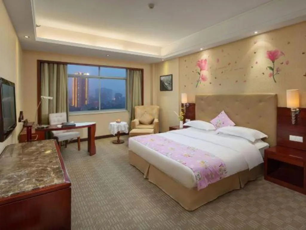 Bed in Yiyang Huatian Hotel