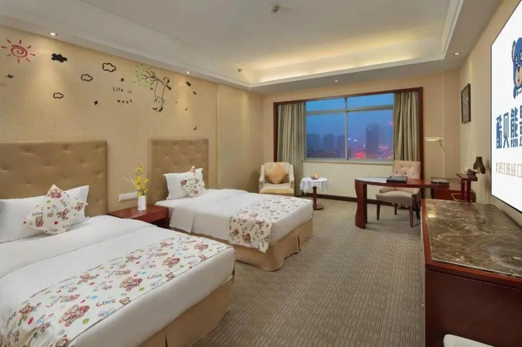 Bed in Yiyang Huatian Hotel