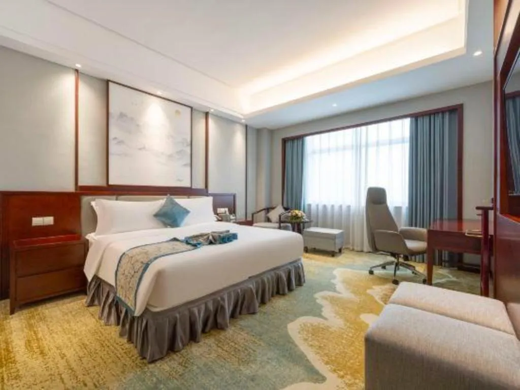 Bed in Yiyang Huatian Hotel