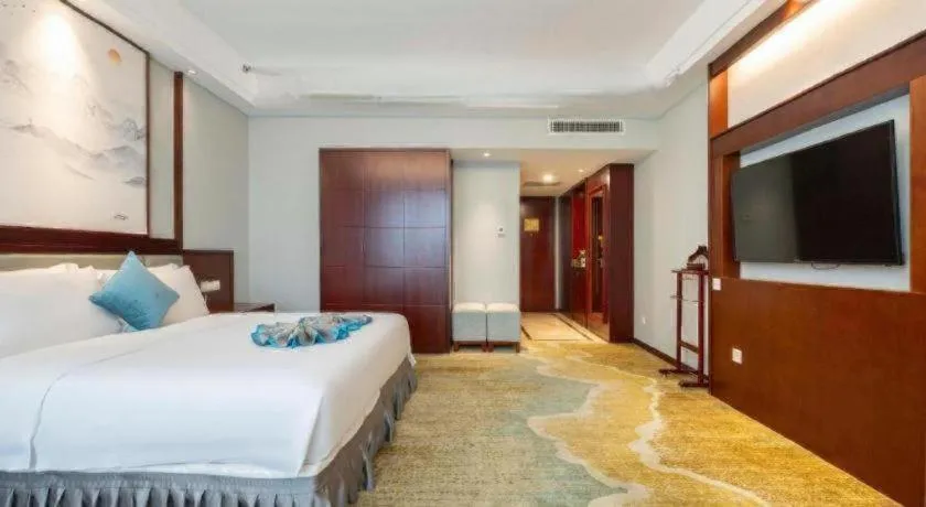 Bed in Yiyang Huatian Hotel