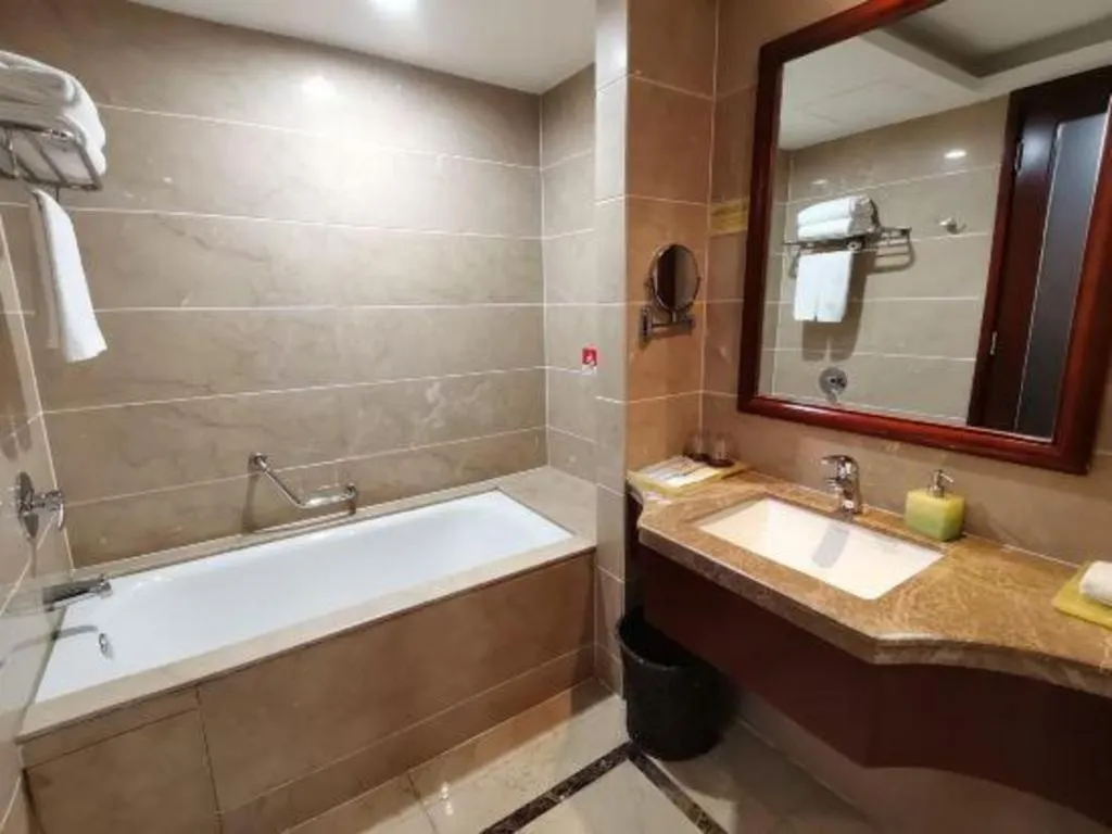 Yiyang Huatian Hotel