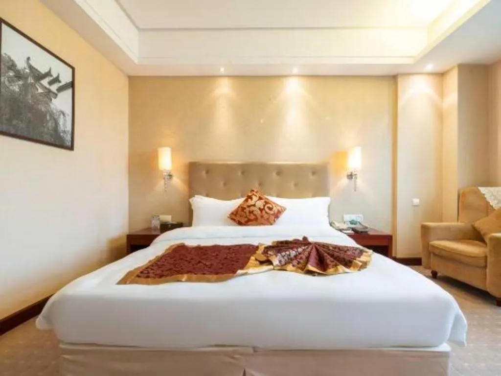 Bed in Yiyang Huatian Hotel