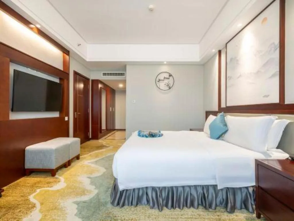 Bed in Yiyang Huatian Hotel