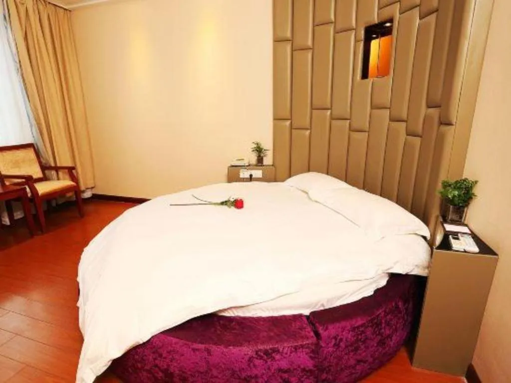 Bed in GreenTree Inn Shanghai Gongkang Road Branch