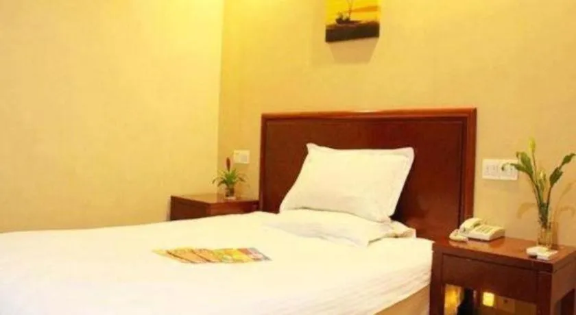 Bed in GreenTree Inn Shanghai Gongkang Road Branch