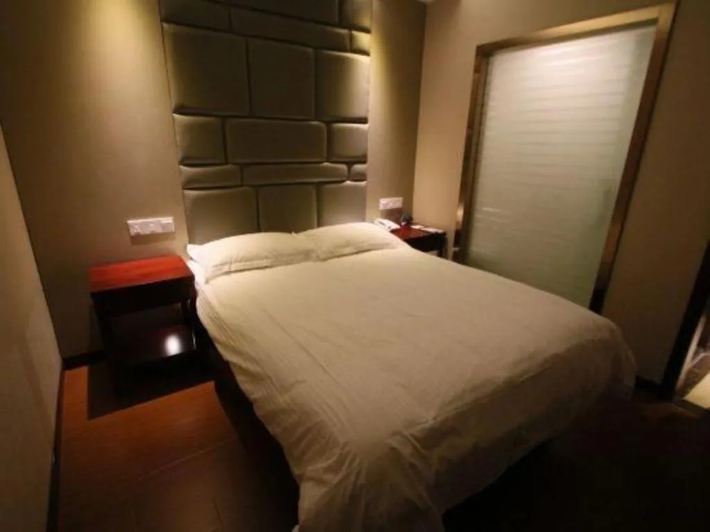 Bed in GreenTree Inn Shanghai Gongkang Road Branch