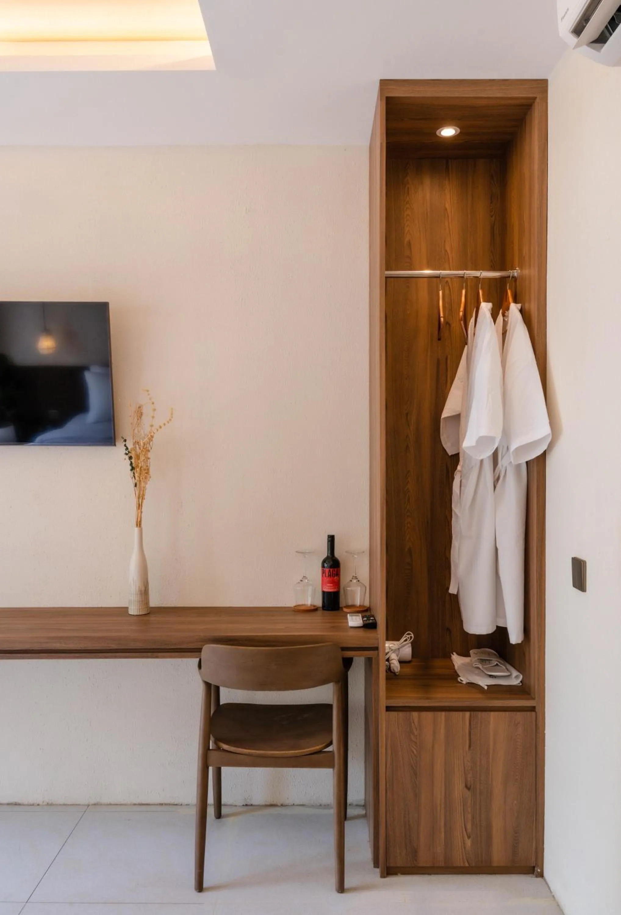 wardrobe in TIKA Lombok