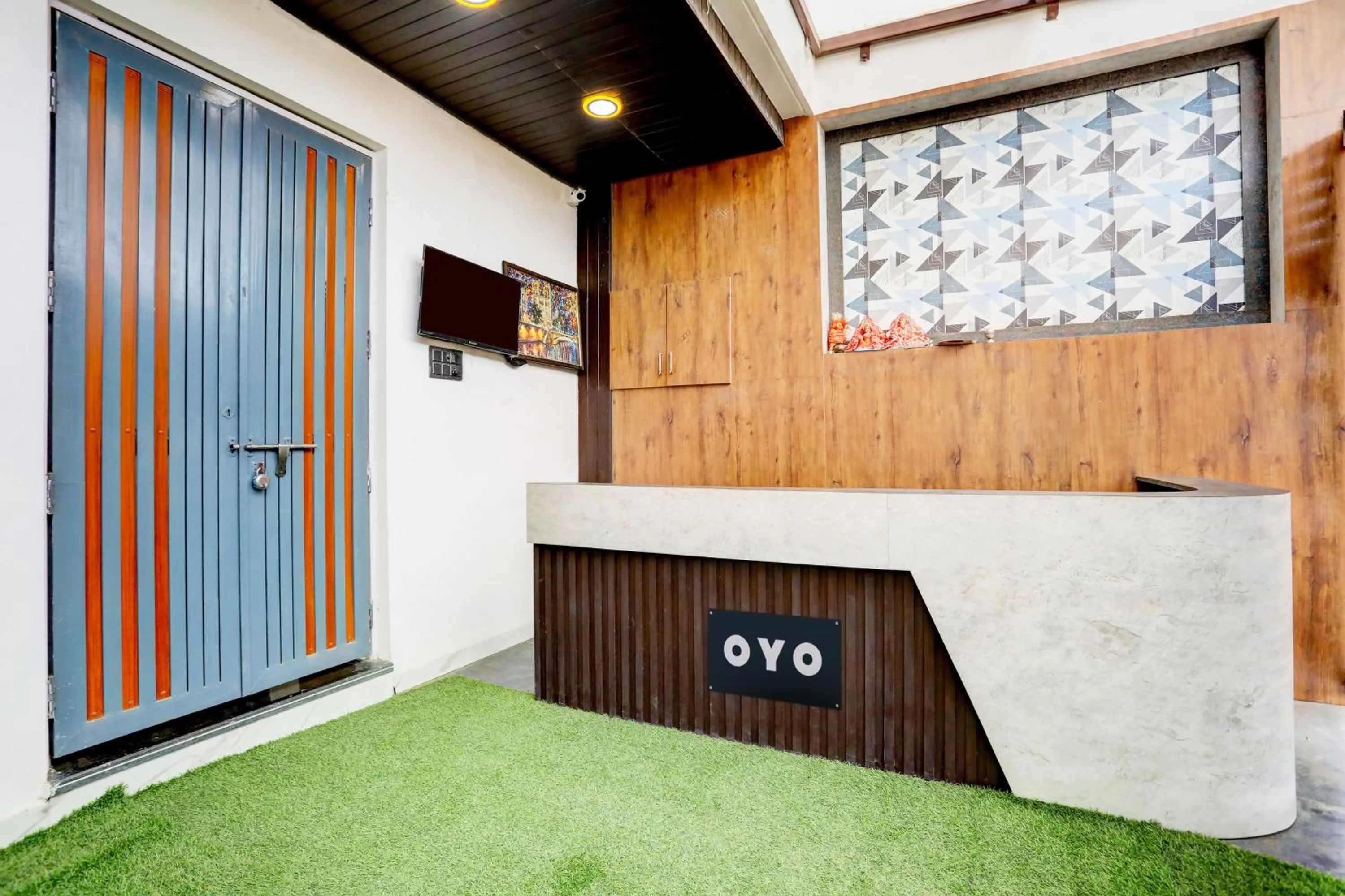 Lobby or reception in HOTEL O ANUSHTHAN