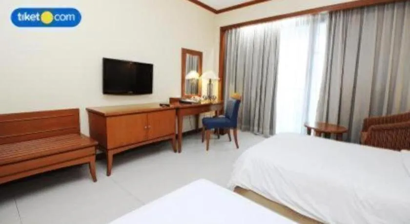 Bed in Makassar Golden Hotel