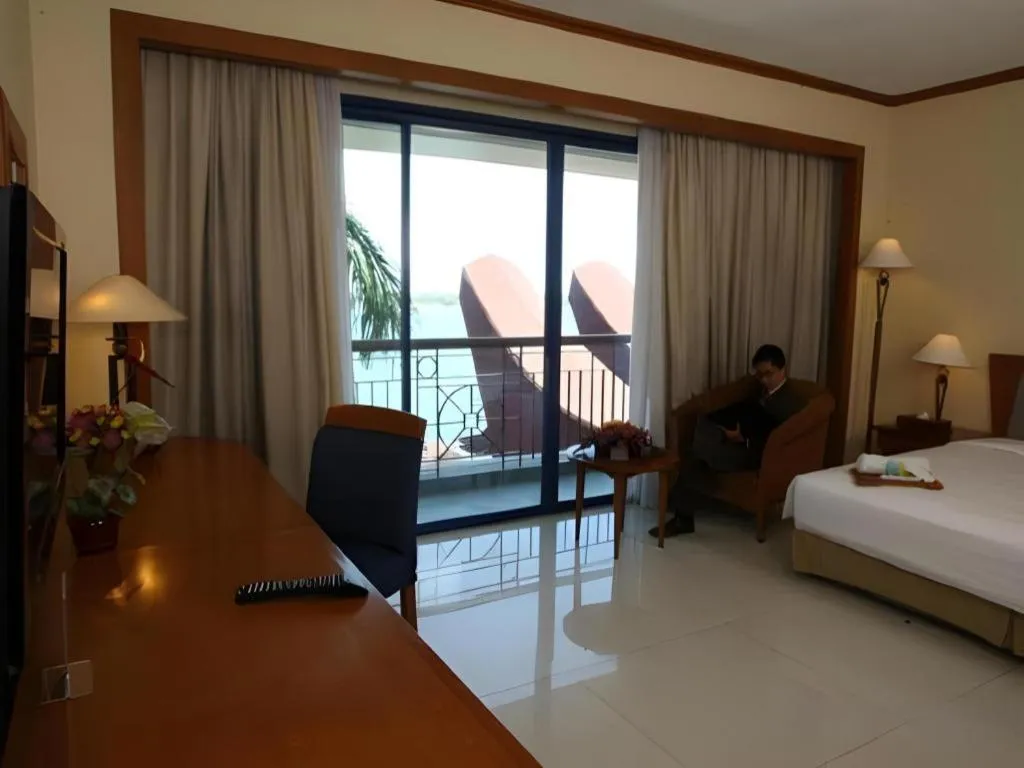 Bed in Makassar Golden Hotel