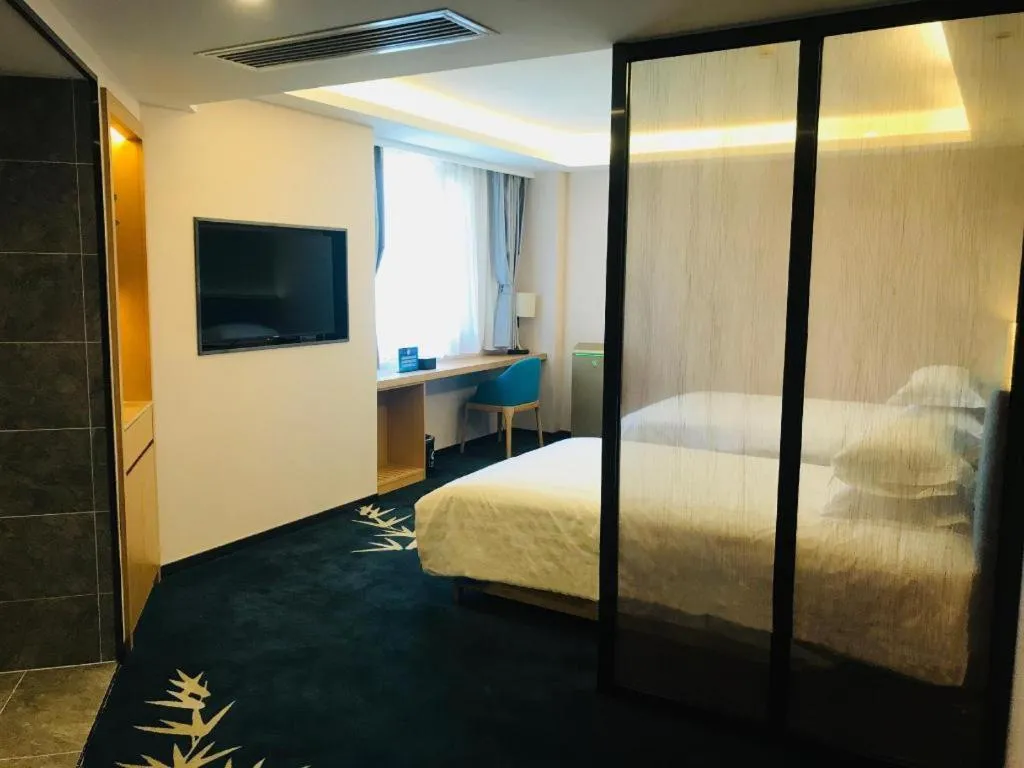 Bed in Rui Cheng Hotel