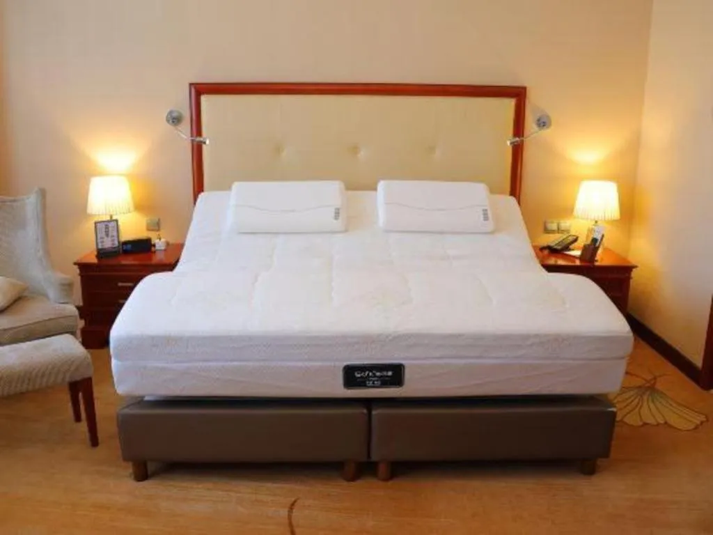 Bed in Jianguo Garden Hotel