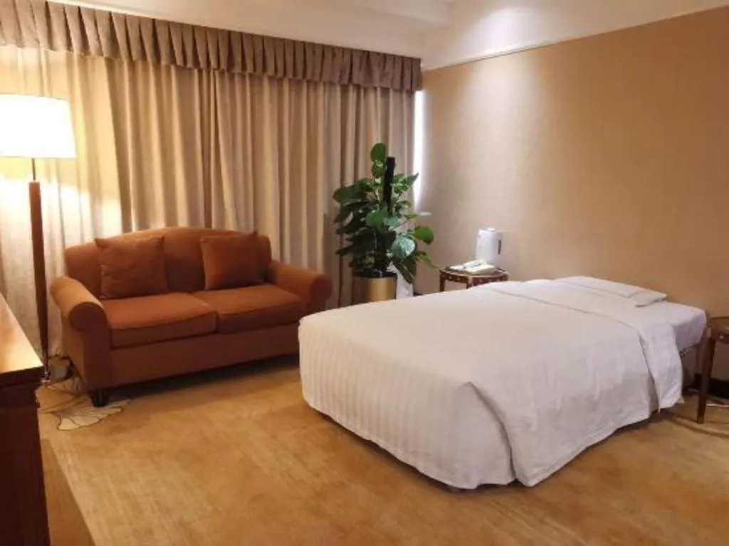 Bed in Jianguo Garden Hotel