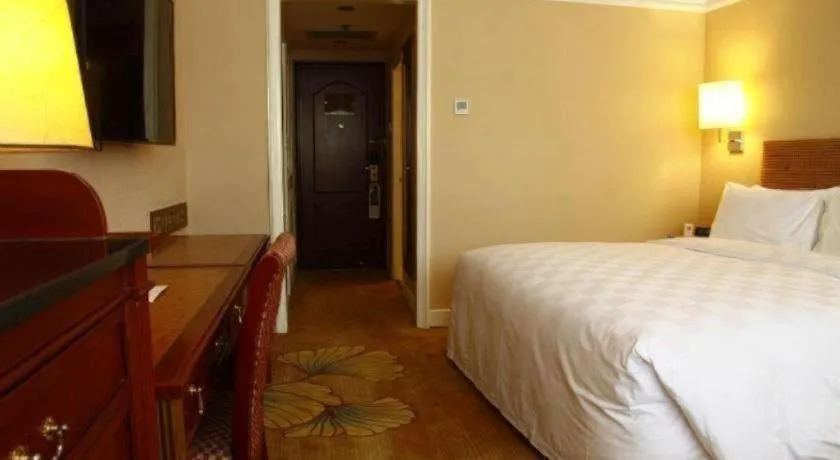 Bed in Jianguo Garden Hotel