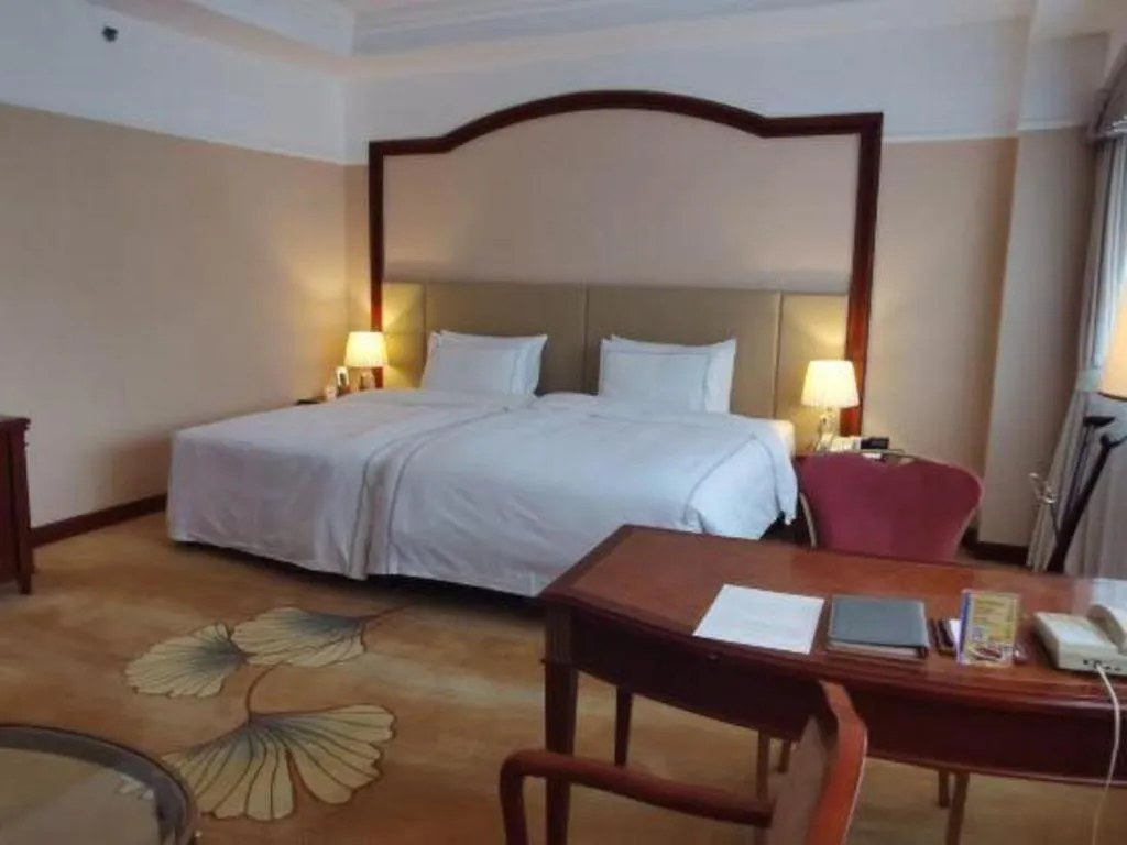 Bed in Jianguo Garden Hotel