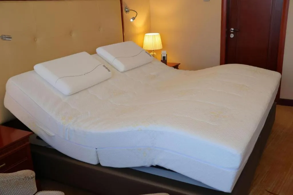 Bed in Jianguo Garden Hotel