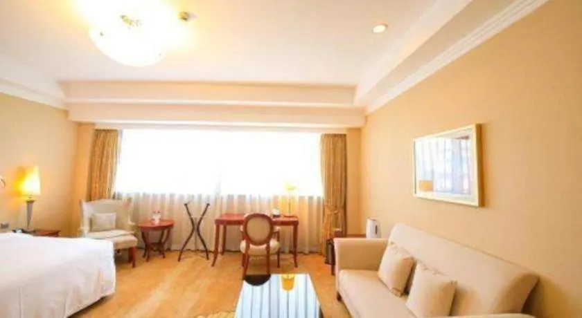 Bed in Jianguo Garden Hotel