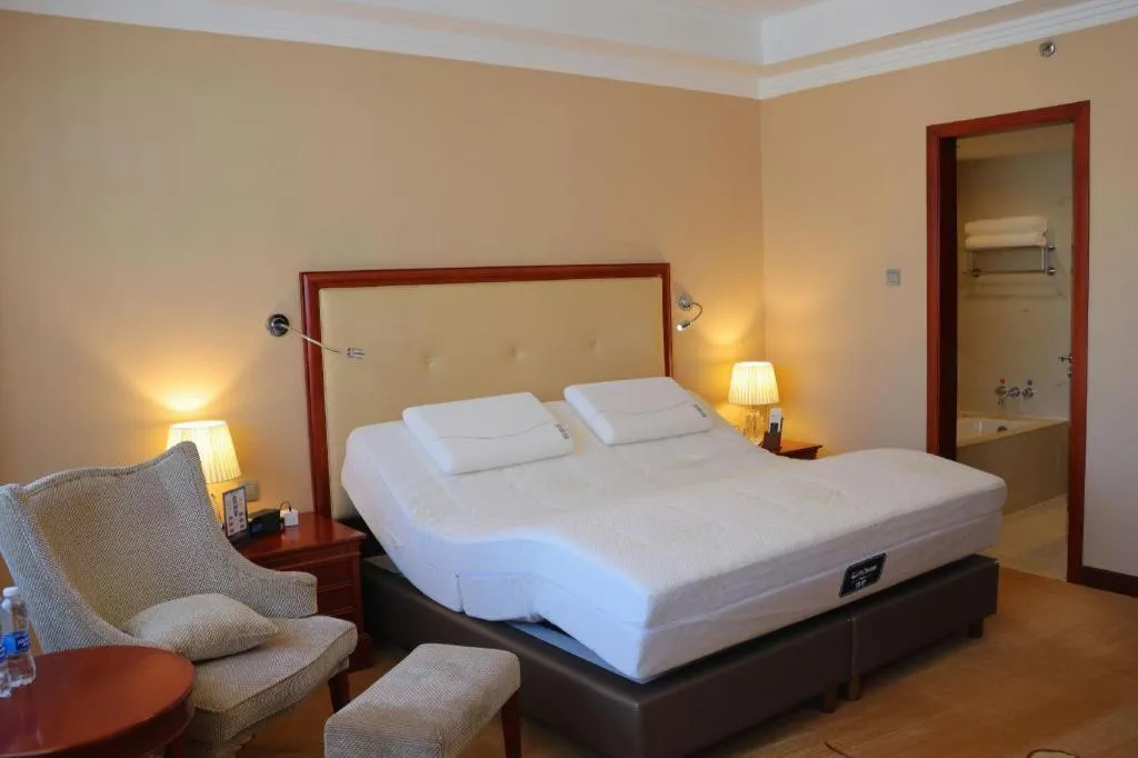 Bed in Jianguo Garden Hotel