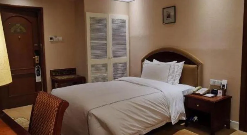 Bed in Jianguo Garden Hotel