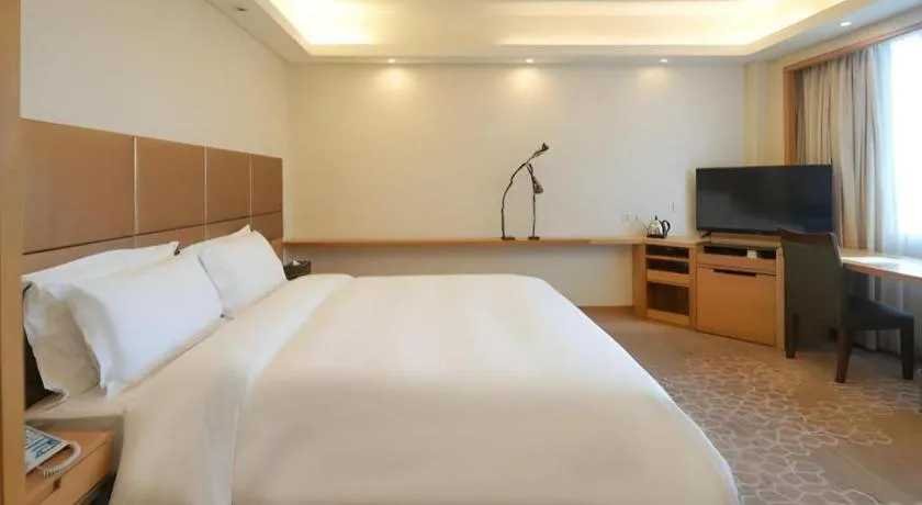 Bed in Seaview Gleetour Hotel Shenzhen Eastwing building