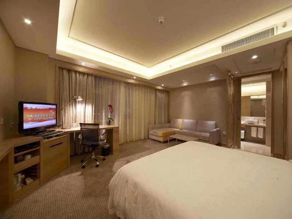 Bed in Seaview Gleetour Hotel Shenzhen Eastwing building