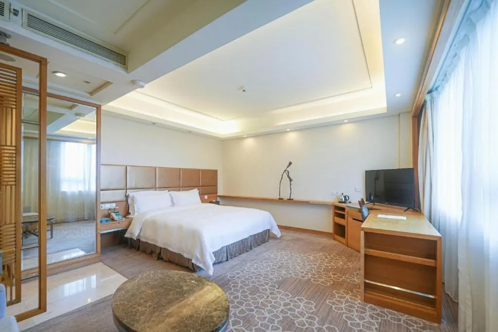 Bed in Seaview Gleetour Hotel Shenzhen Eastwing building