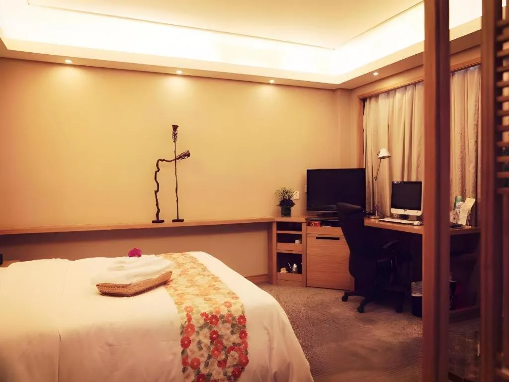 Bed in Seaview Gleetour Hotel Shenzhen Eastwing building