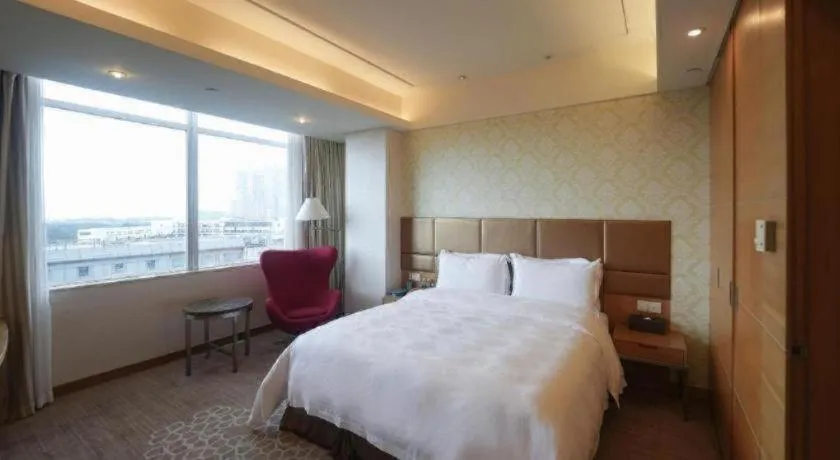 Bed in Seaview Gleetour Hotel Shenzhen Eastwing building