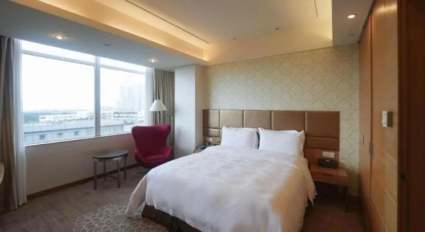 Bed in Seaview Gleetour Hotel Shenzhen Eastwing building