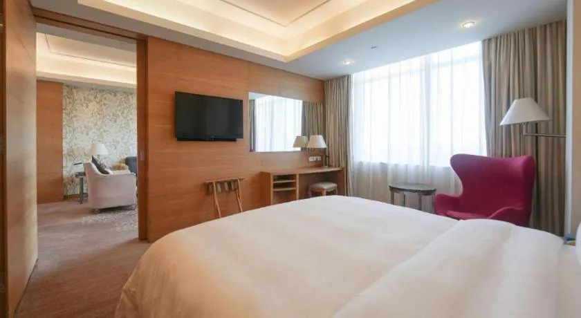 Bed in Seaview Gleetour Hotel Shenzhen Eastwing building