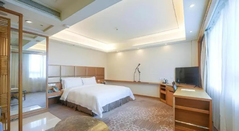Bed in Seaview Gleetour Hotel Shenzhen Eastwing building