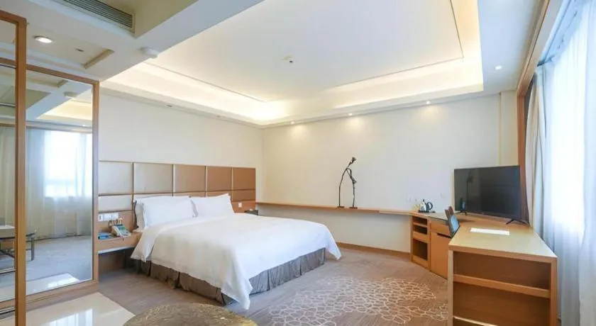Bed in Seaview Gleetour Hotel Shenzhen Eastwing building