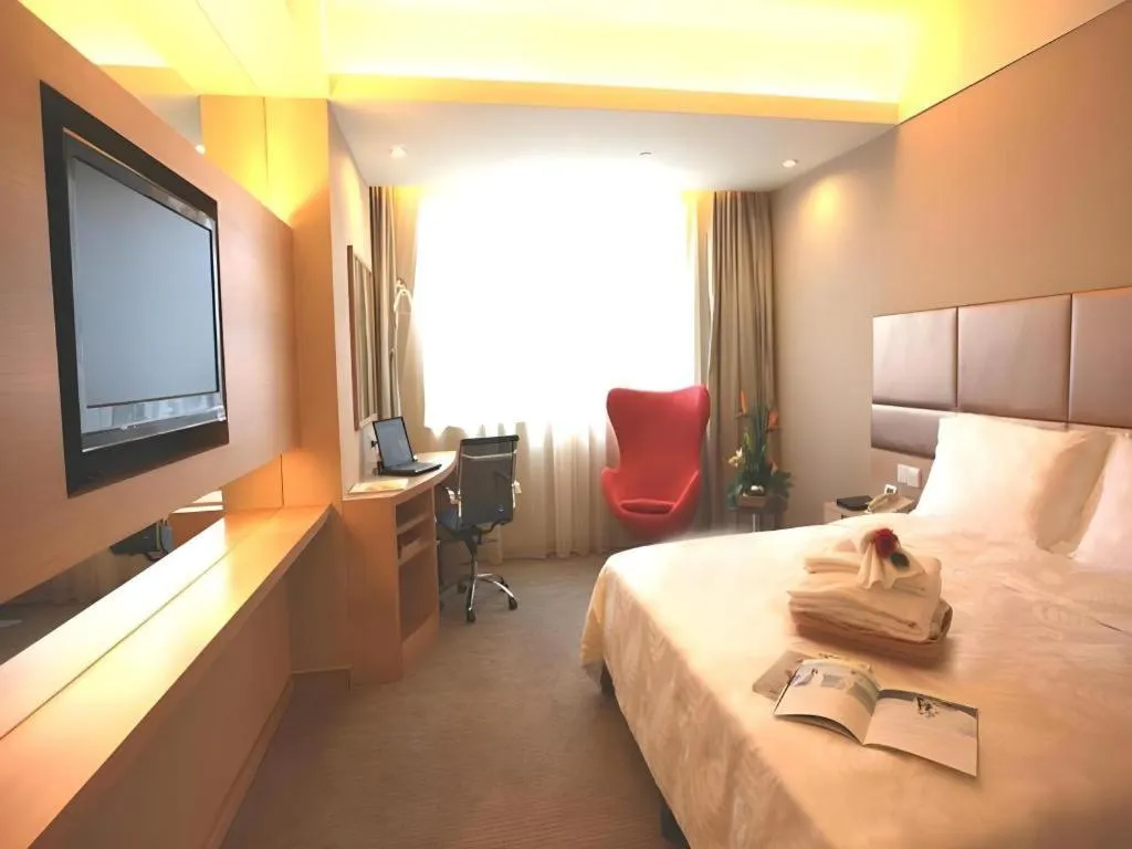 Bed in Seaview Gleetour Hotel Shenzhen Eastwing building