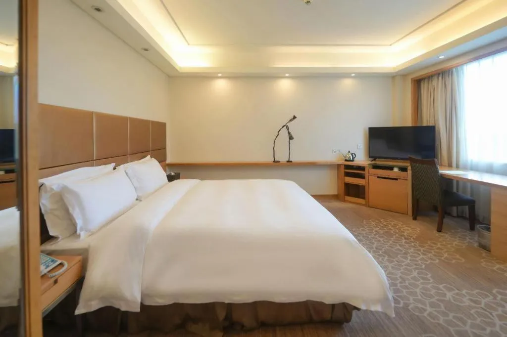 Bed in Seaview Gleetour Hotel Shenzhen Eastwing building