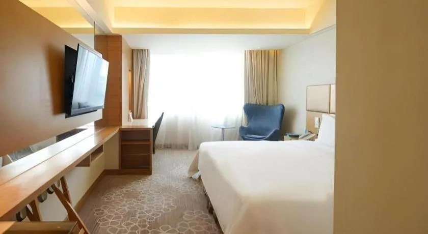 Bed in Seaview Gleetour Hotel Shenzhen Eastwing building