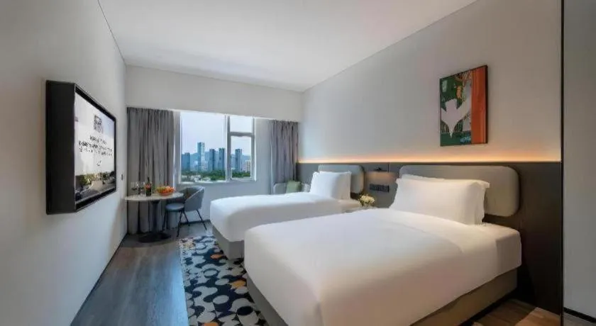 Bed in Seaview Gleetour Hotel Shenzhen Eastwing building
