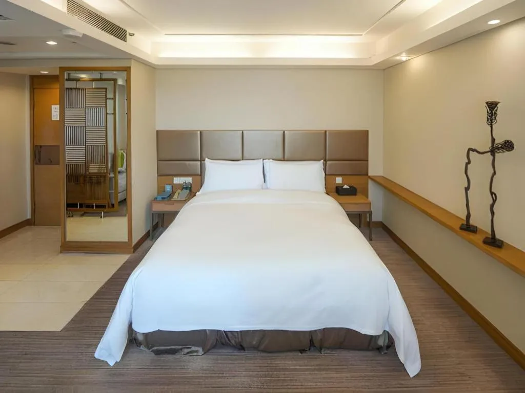 Bed in Seaview Gleetour Hotel Shenzhen Eastwing building